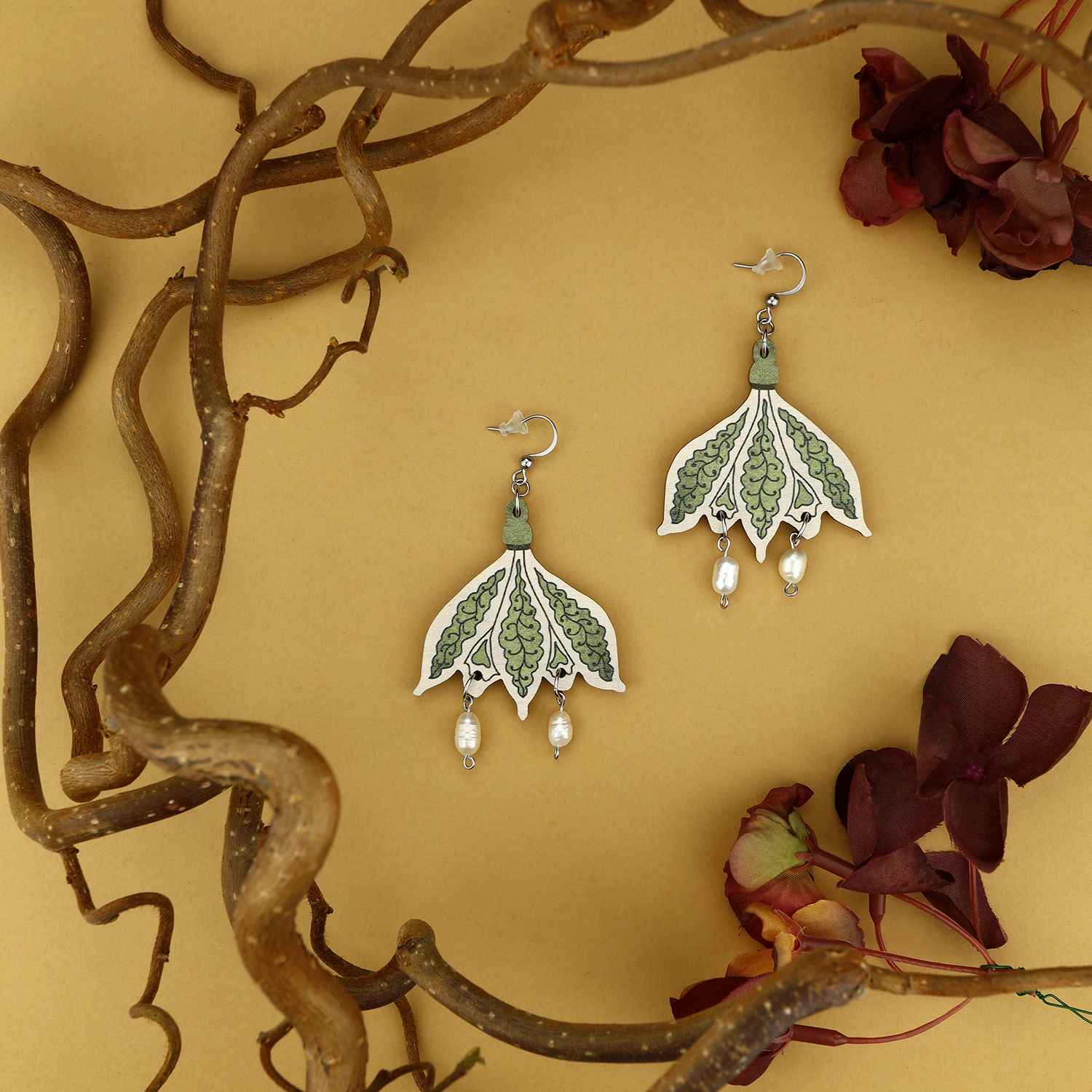 Lumikello korvakorut