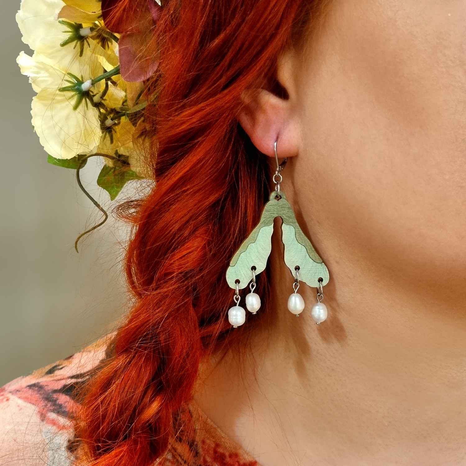 Vaahteran Siemen korvakorut helmillä - Image 5