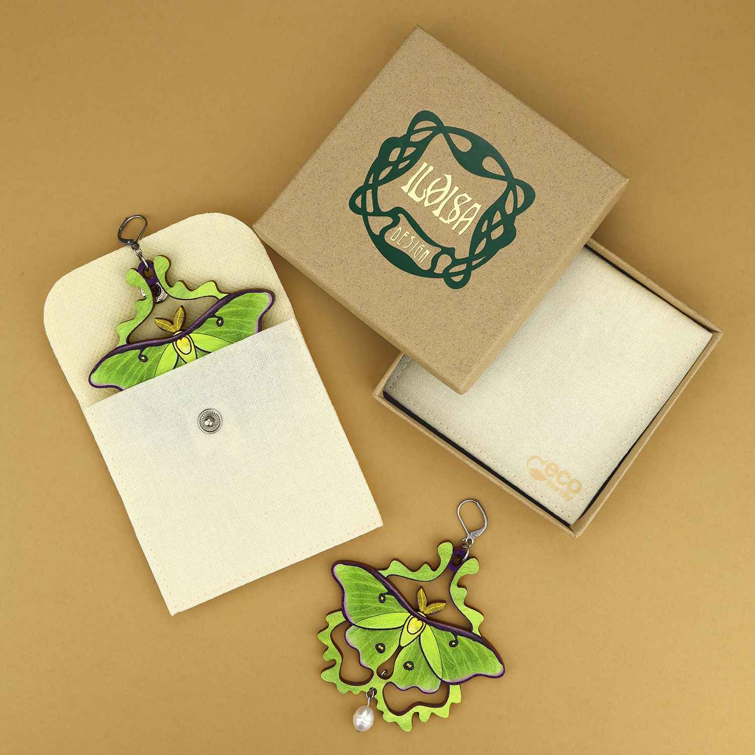 Iso Luna Moth korvakorut rasiassa