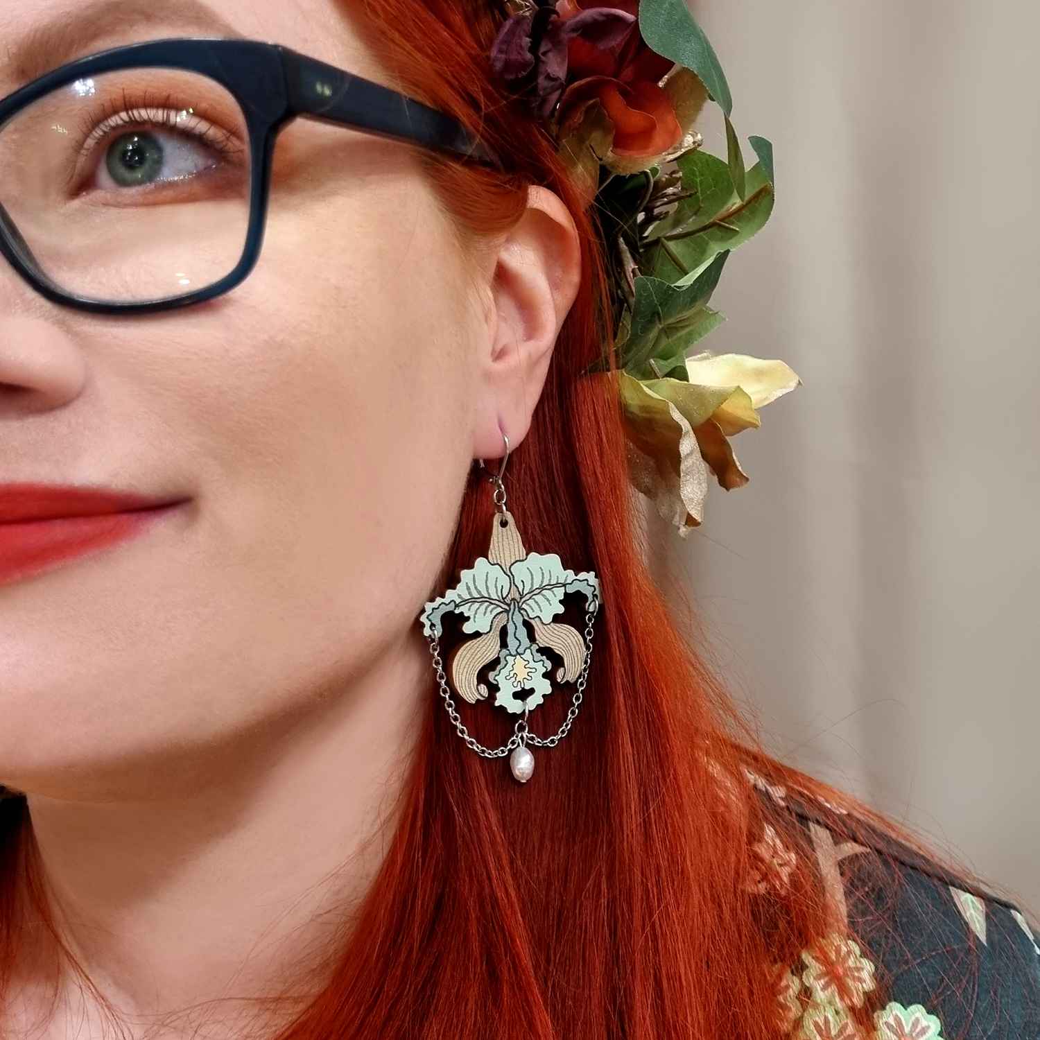 Orkidea korvakorut ketjulla - Image 4