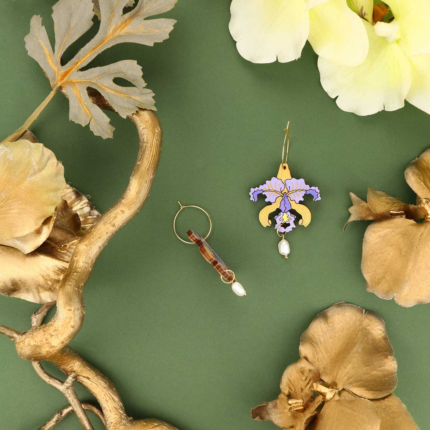 Violetit Pikku Orkidea korvakorut renkaalla