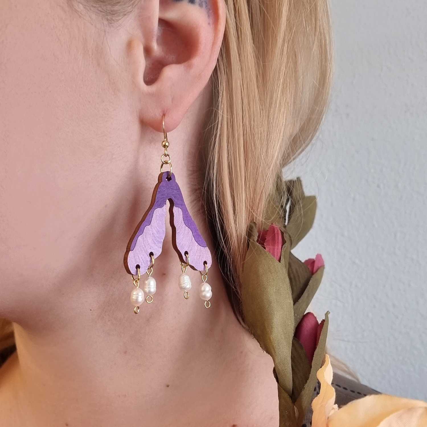 Violetit Vaahteran Siemen Korvakorut Helmillä - Image 3
